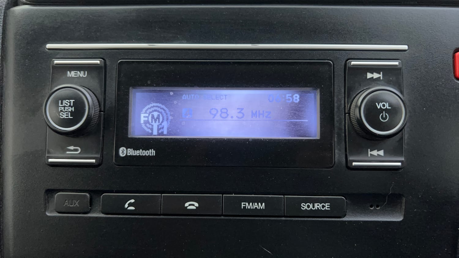 Used 2015 Honda Jazz S AT Petrol Automatic top_features Integrated (in-dash) music system
