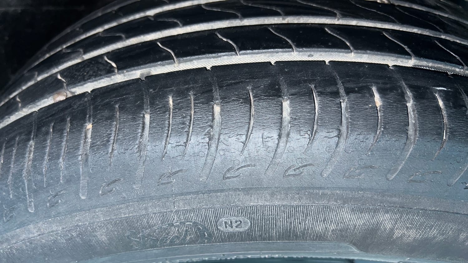 Used 2022 Maruti Suzuki Brezza ZXi Plus AT Petrol Automatic tyres LEFT REAR TYRE TREAD VIEW