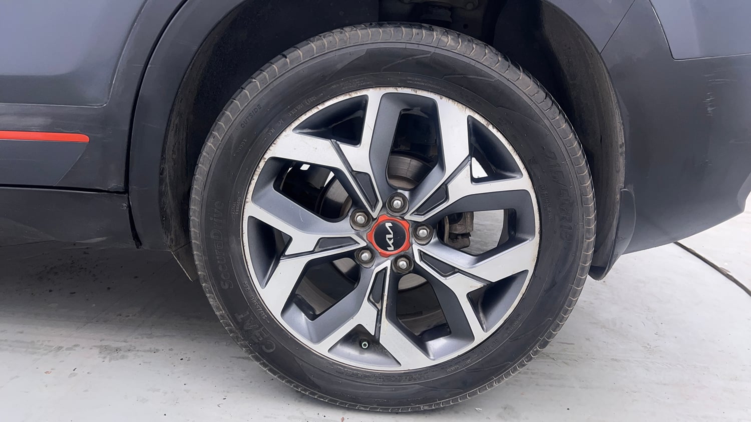 Used 2022 Kia Seltos X Line 1.5 Diesel AT Diesel Automatic tyres LEFT REAR TYRE RIM VIEW