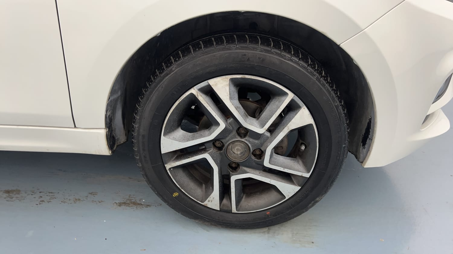 Used 2020 Tata Tiago XZ Plus Dual Tone Petrol Manual tyres RIGHT FRONT TYRE RIM VIEW