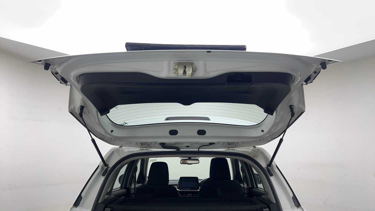 Used 2022 Maruti Suzuki Brezza ZXi Plus AT Petrol Automatic interior DICKY DOOR OPEN VIEW
