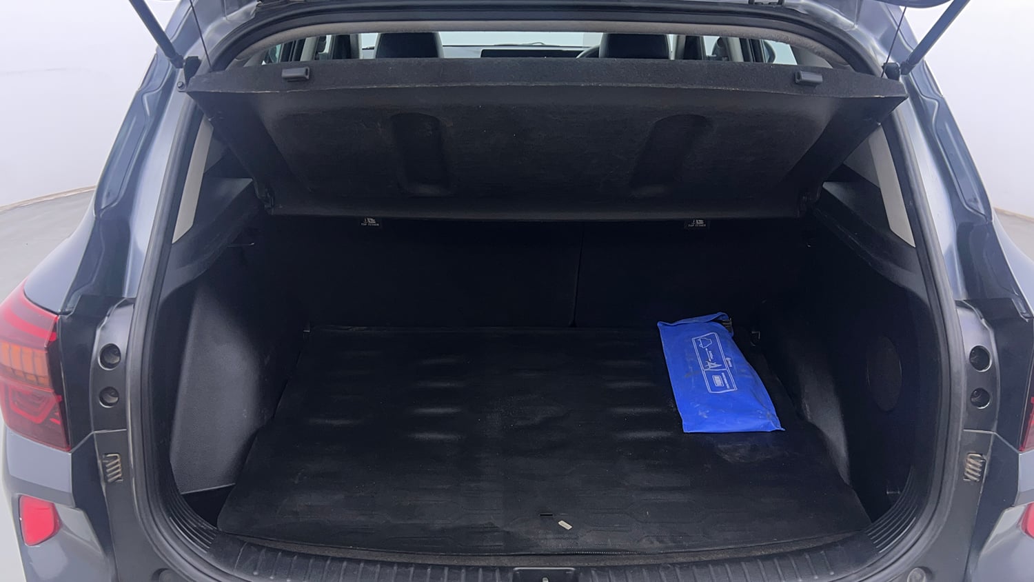 Used 2022 Kia Seltos X Line 1.5 Diesel AT Diesel Automatic interior DICKY INSIDE VIEW