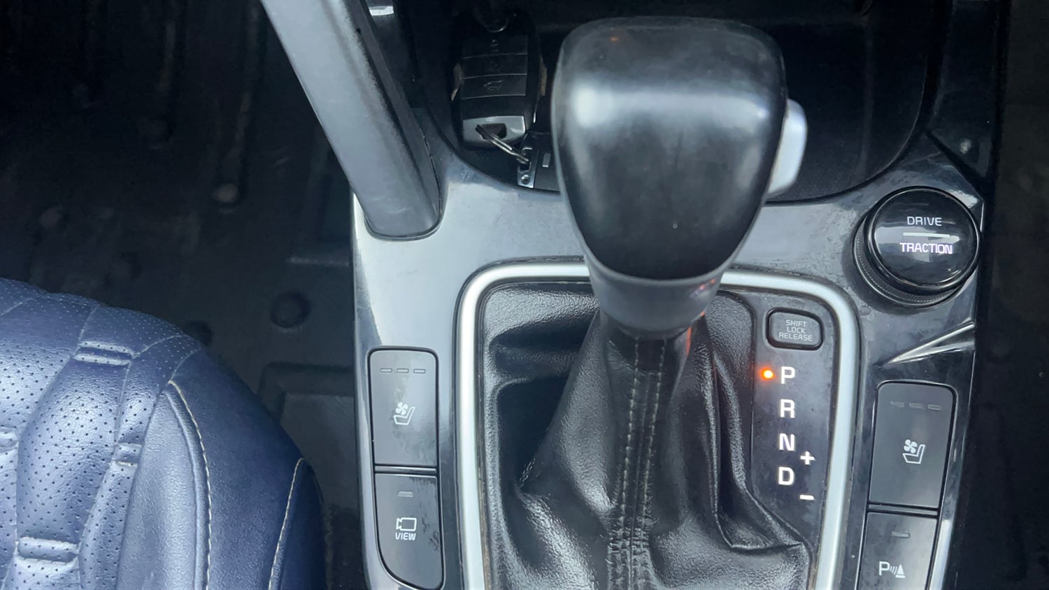 Used 2022 Kia Seltos X Line 1.5 Diesel AT Diesel Automatic interior GEAR  KNOB VIEW