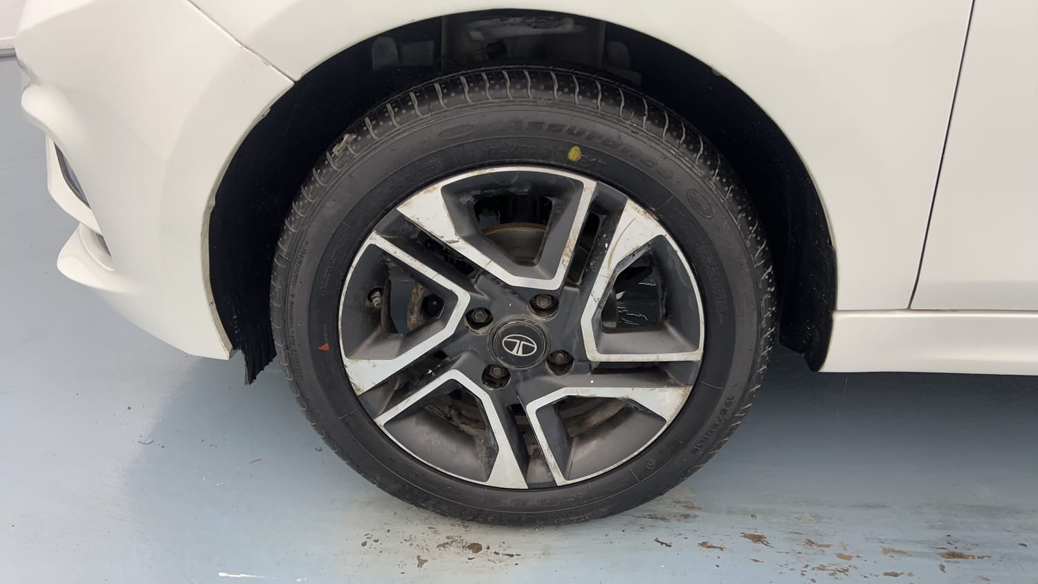 Used 2020 Tata Tiago XZ Plus Dual Tone Petrol Manual tyres LEFT FRONT TYRE RIM VIEW