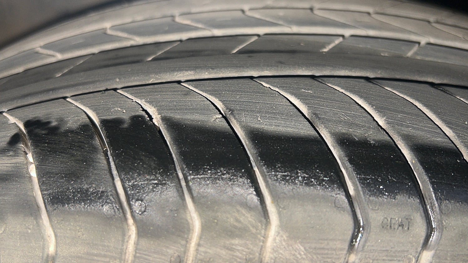 Used 2022 Kia Seltos X Line 1.5 Diesel AT Diesel Automatic tyres LEFT FRONT TYRE TREAD VIEW