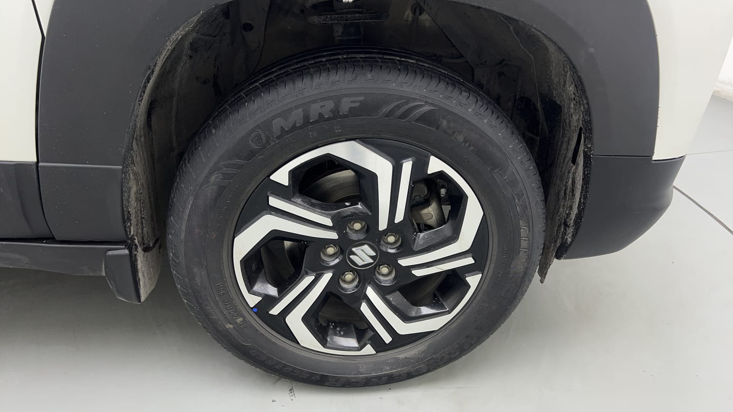Used 2022 Maruti Suzuki Brezza ZXi Plus AT Petrol Automatic tyres RIGHT FRONT TYRE RIM VIEW