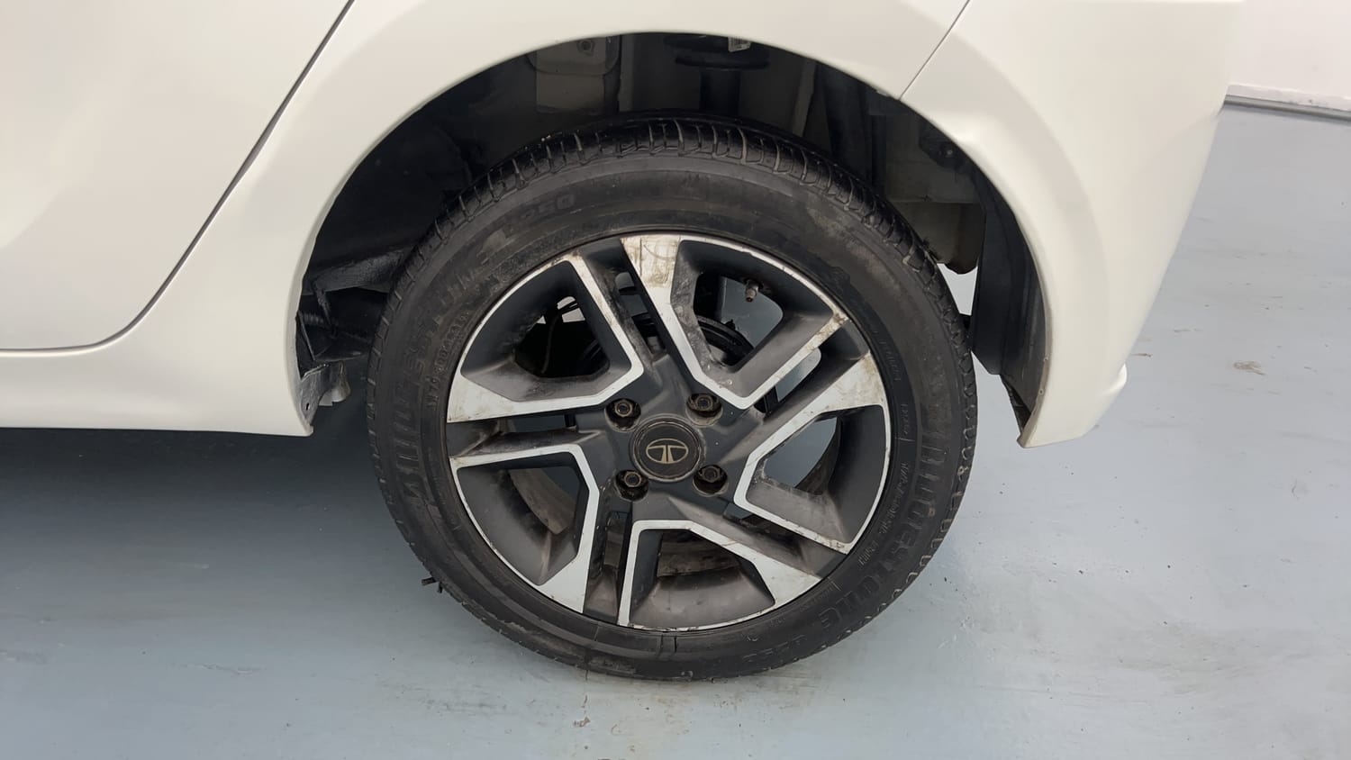 Used 2020 Tata Tiago XZ Plus Dual Tone Petrol Manual tyres LEFT REAR TYRE RIM VIEW