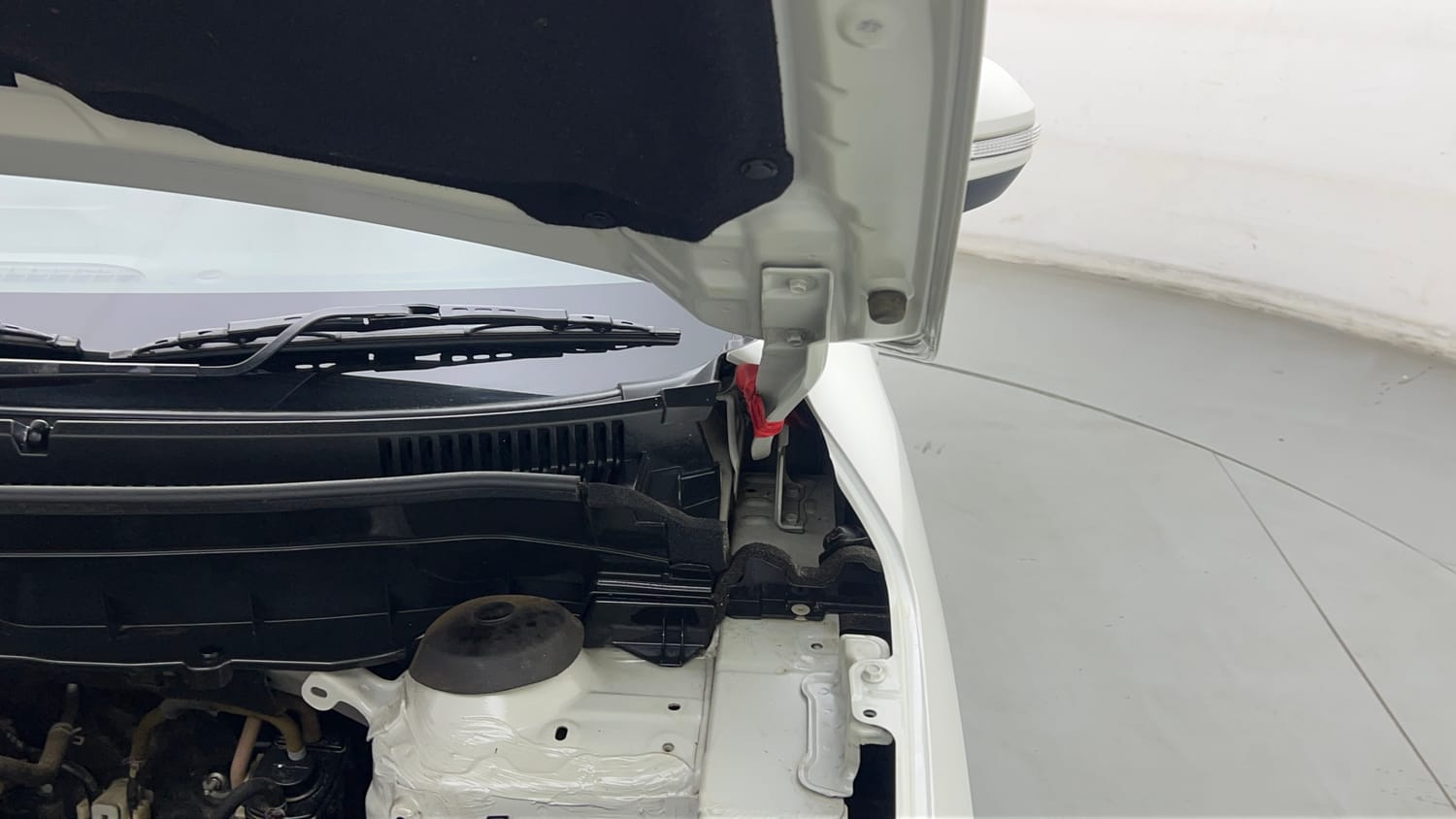 Used 2022 Maruti Suzuki Brezza ZXi Plus AT Petrol Automatic engine ENGINE LEFT SIDE HINGE & APRON VIEW