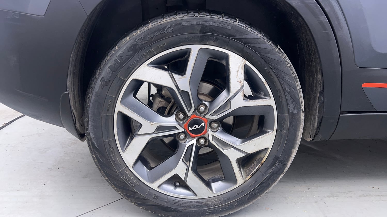 Used 2022 Kia Seltos X Line 1.5 Diesel AT Diesel Automatic tyres RIGHT REAR TYRE RIM VIEW