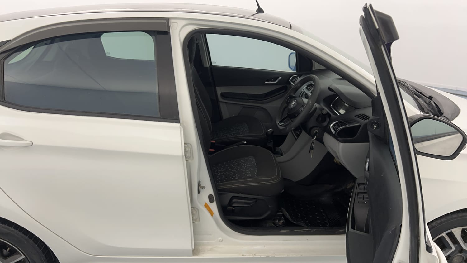 Used 2020 Tata Tiago XZ Plus Dual Tone Petrol Manual interior RIGHT SIDE FRONT DOOR CABIN VIEW