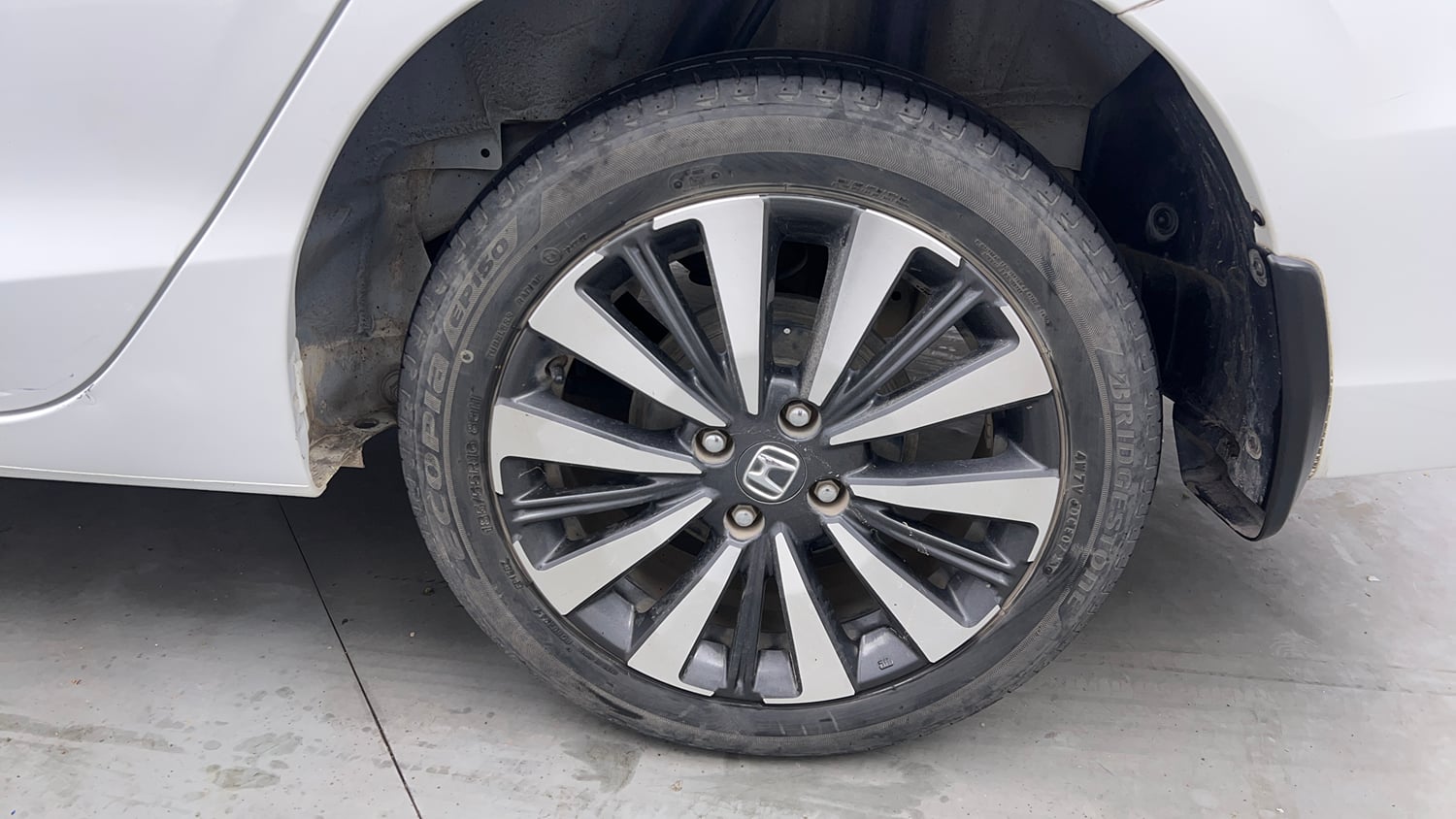 Used 2023 Honda City ZX Petrol MT Petrol Manual tyres LEFT REAR TYRE RIM VIEW