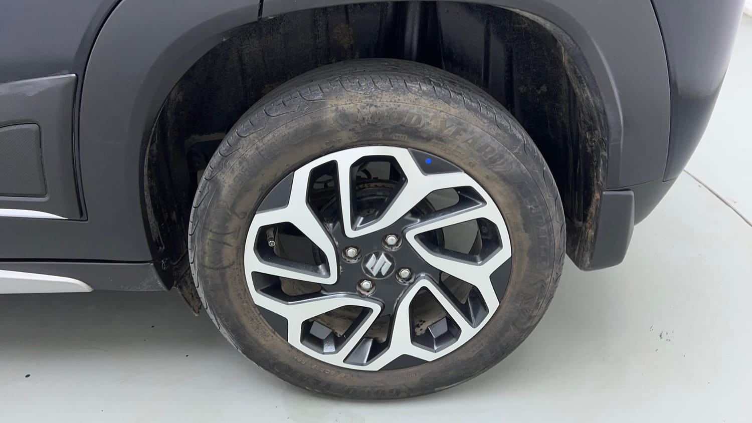 Used 2024 Maruti Suzuki Fronx Alpha 1.0L Turbo 6 AT Petrol Automatic tyres LEFT REAR TYRE RIM VIEW