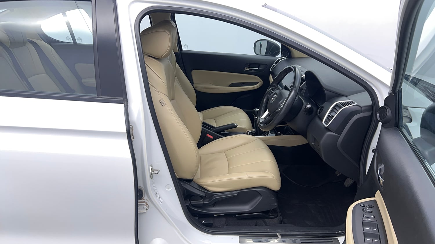 Used 2023 Honda City ZX Petrol MT Petrol Manual interior RIGHT SIDE FRONT DOOR CABIN VIEW