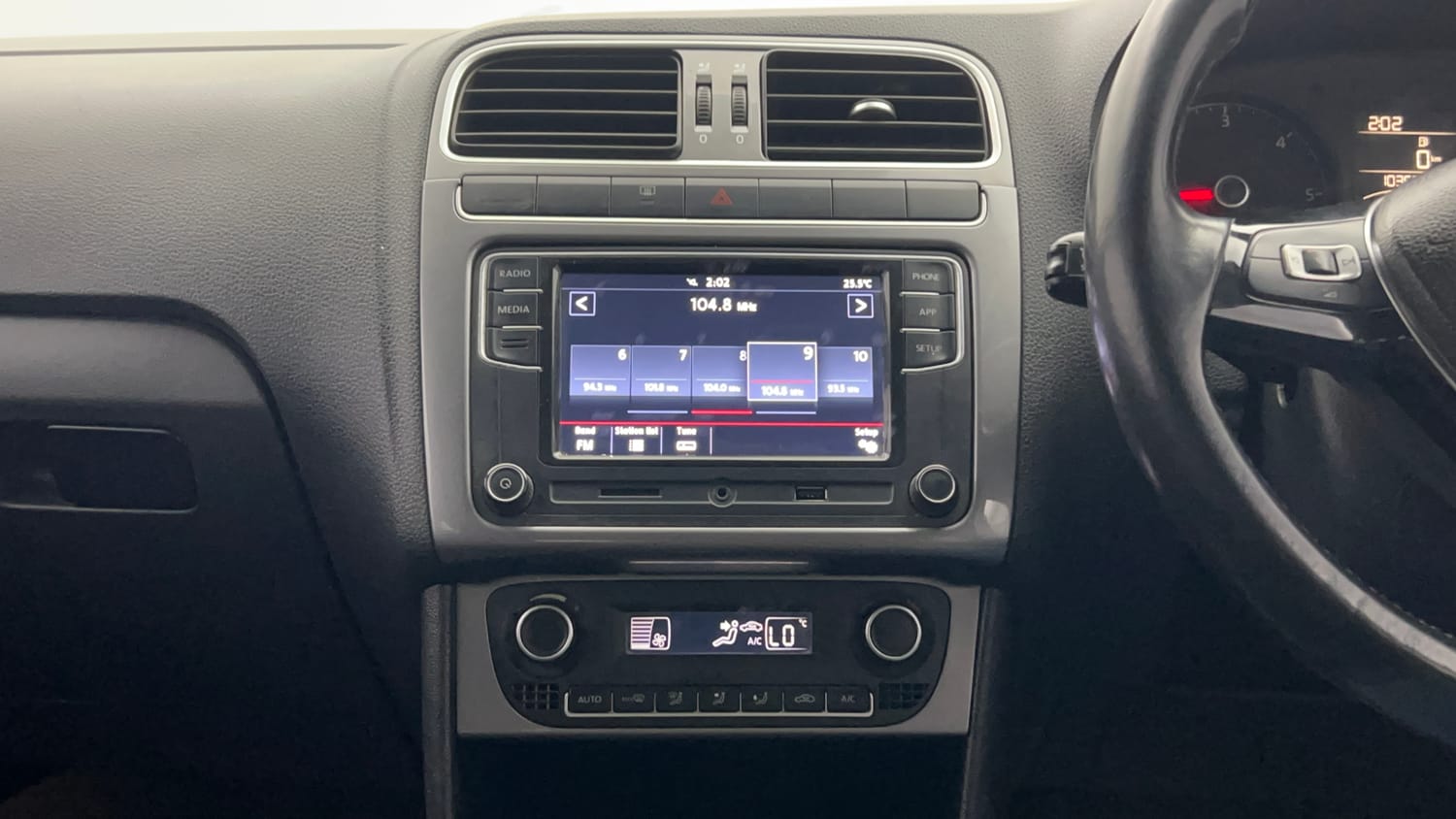 Used 2019 Volkswagen Polo Highline Plus 1.5 (D) 16 Alloy Diesel Manual interior MUSIC SYSTEM & AC CONTROL VIEW