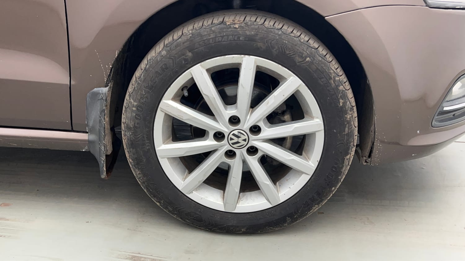 Used 2019 Volkswagen Polo Highline Plus 1.5 (D) 16 Alloy Diesel Manual tyres RIGHT FRONT TYRE RIM VIEW