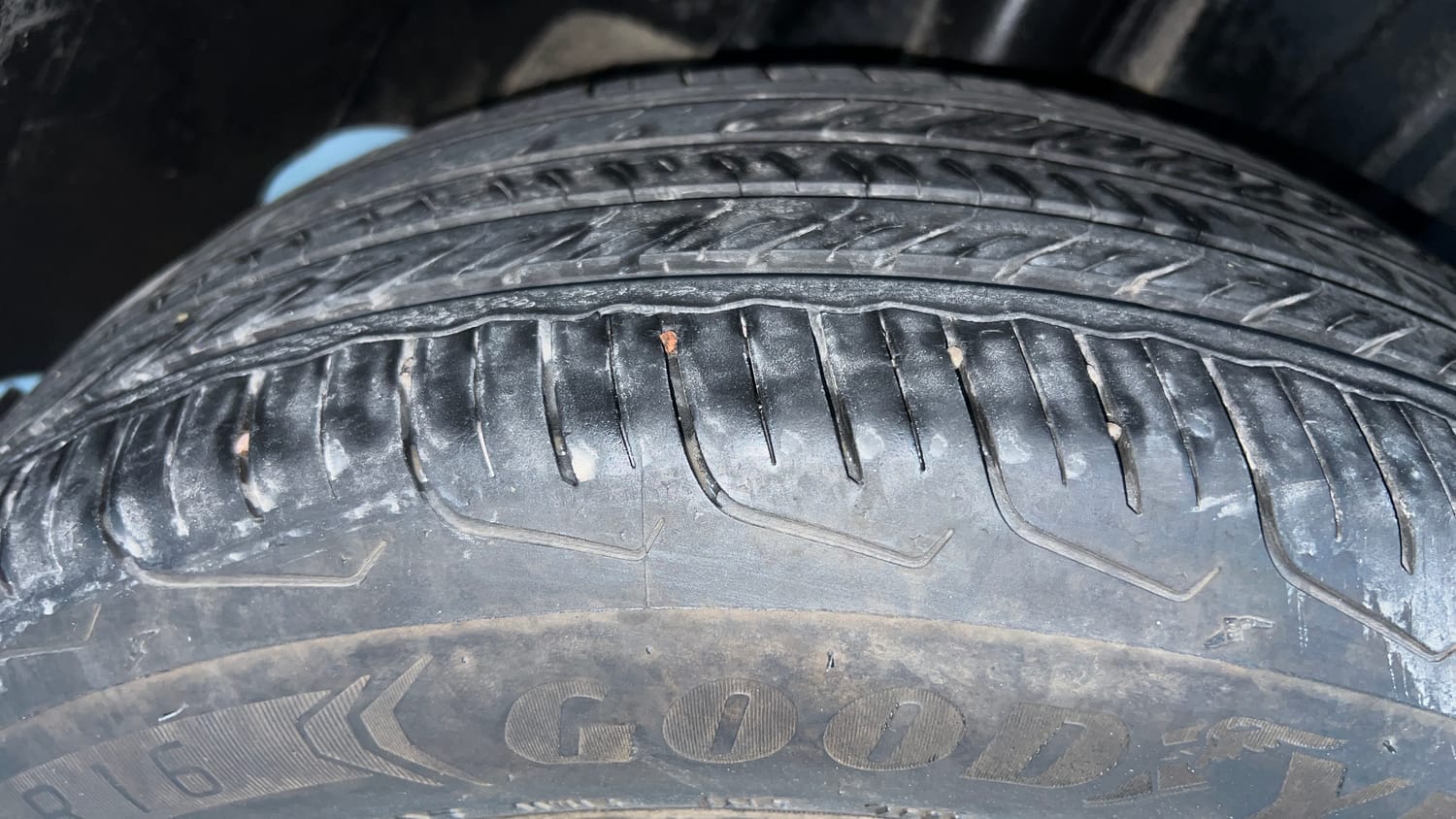 Used 2024 Maruti Suzuki Fronx Alpha 1.0L Turbo 6 AT Petrol Automatic tyres RIGHT REAR TYRE TREAD VIEW
