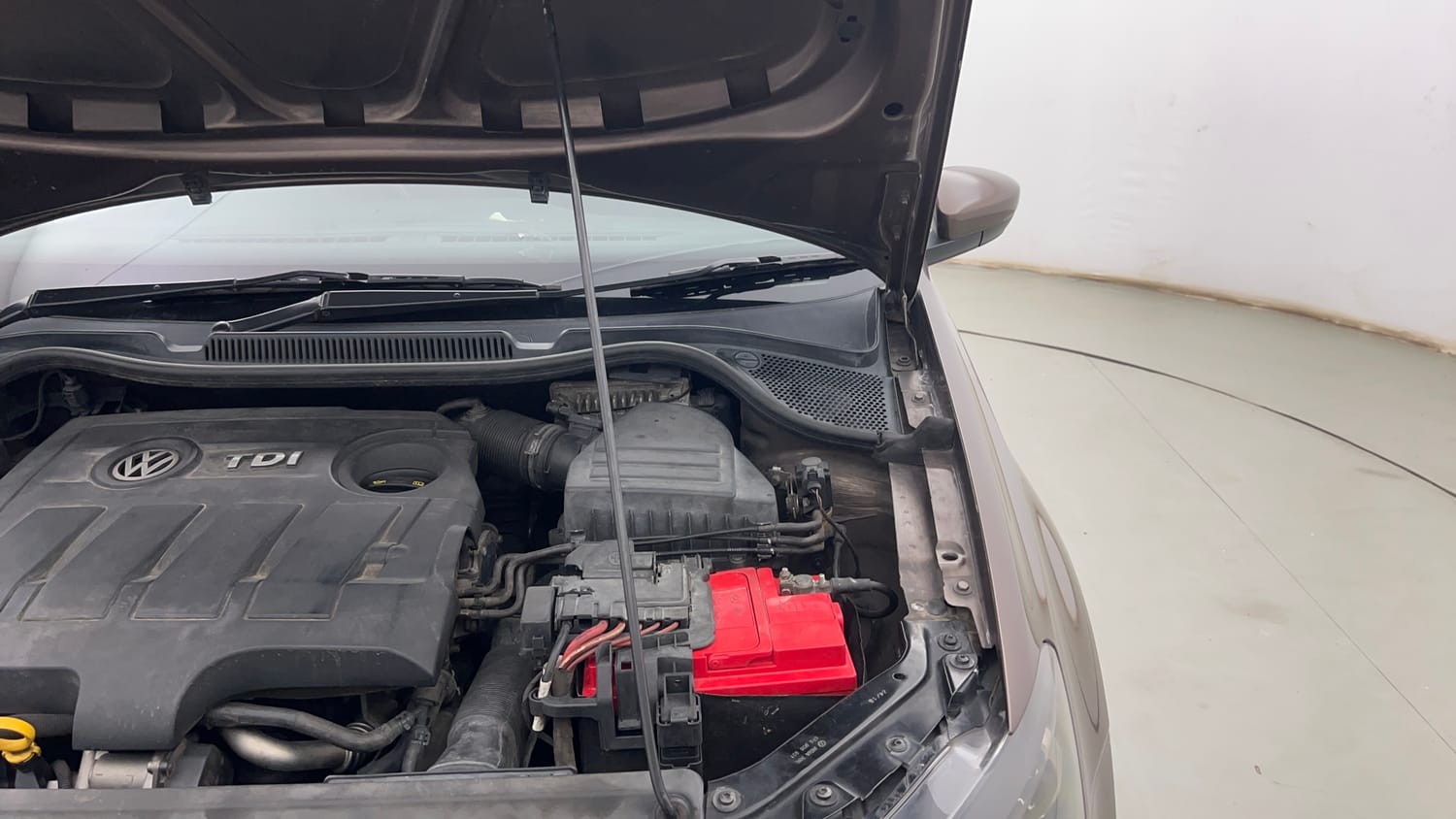 Used 2019 Volkswagen Polo Highline Plus 1.5 (D) 16 Alloy Diesel Manual engine ENGINE LEFT SIDE HINGE & APRON VIEW