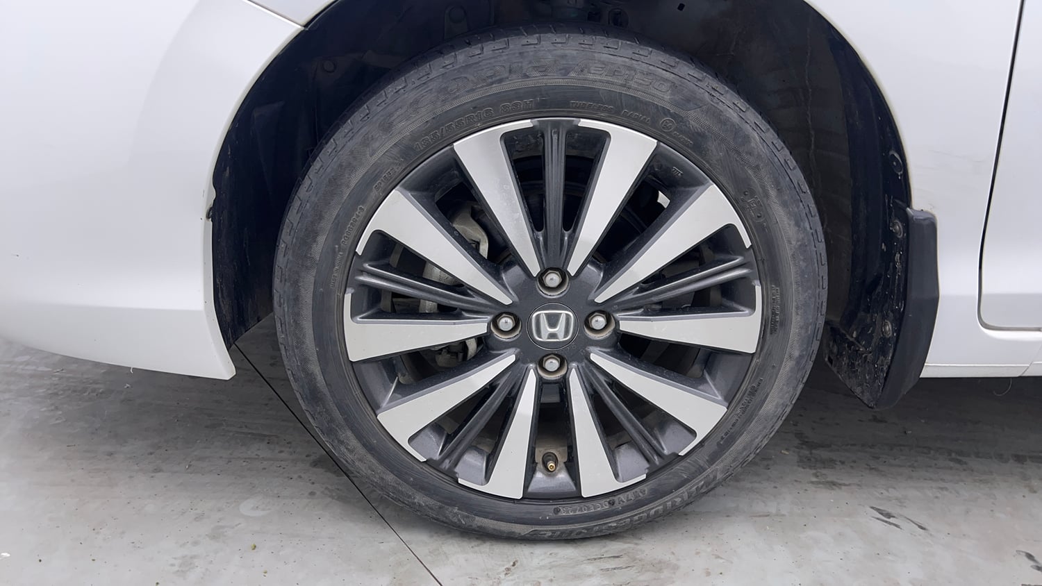 Used 2023 Honda City ZX Petrol MT Petrol Manual tyres LEFT FRONT TYRE RIM VIEW