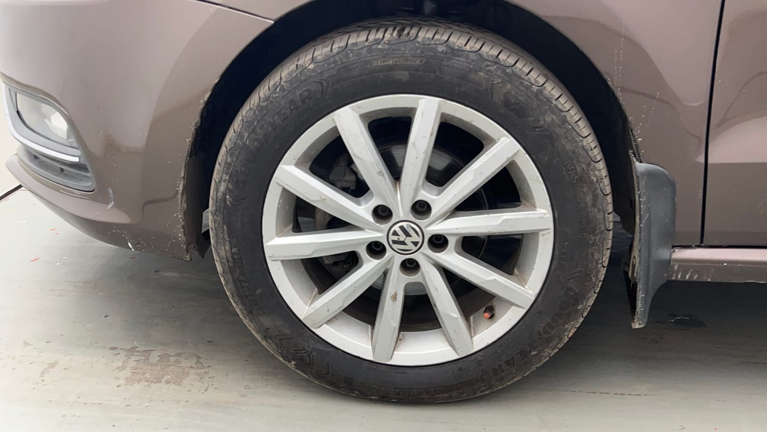 Used 2019 Volkswagen Polo Highline Plus 1.5 (D) 16 Alloy Diesel Manual tyres LEFT FRONT TYRE RIM VIEW