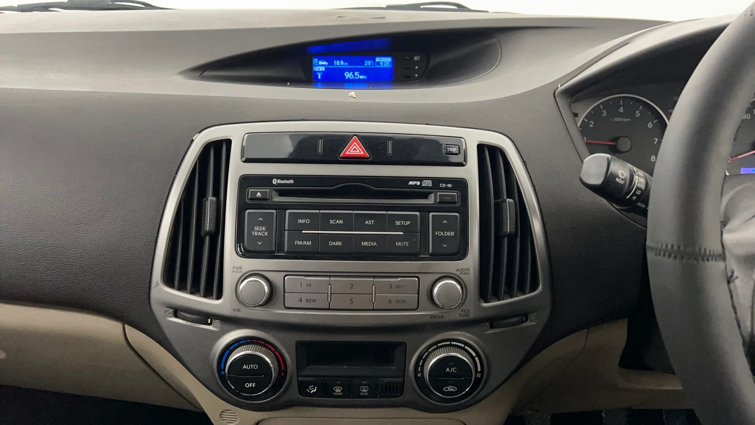 Used 2014 Hyundai i20 Sportz 1.2 Petrol Manual interior MUSIC SYSTEM & AC CONTROL VIEW