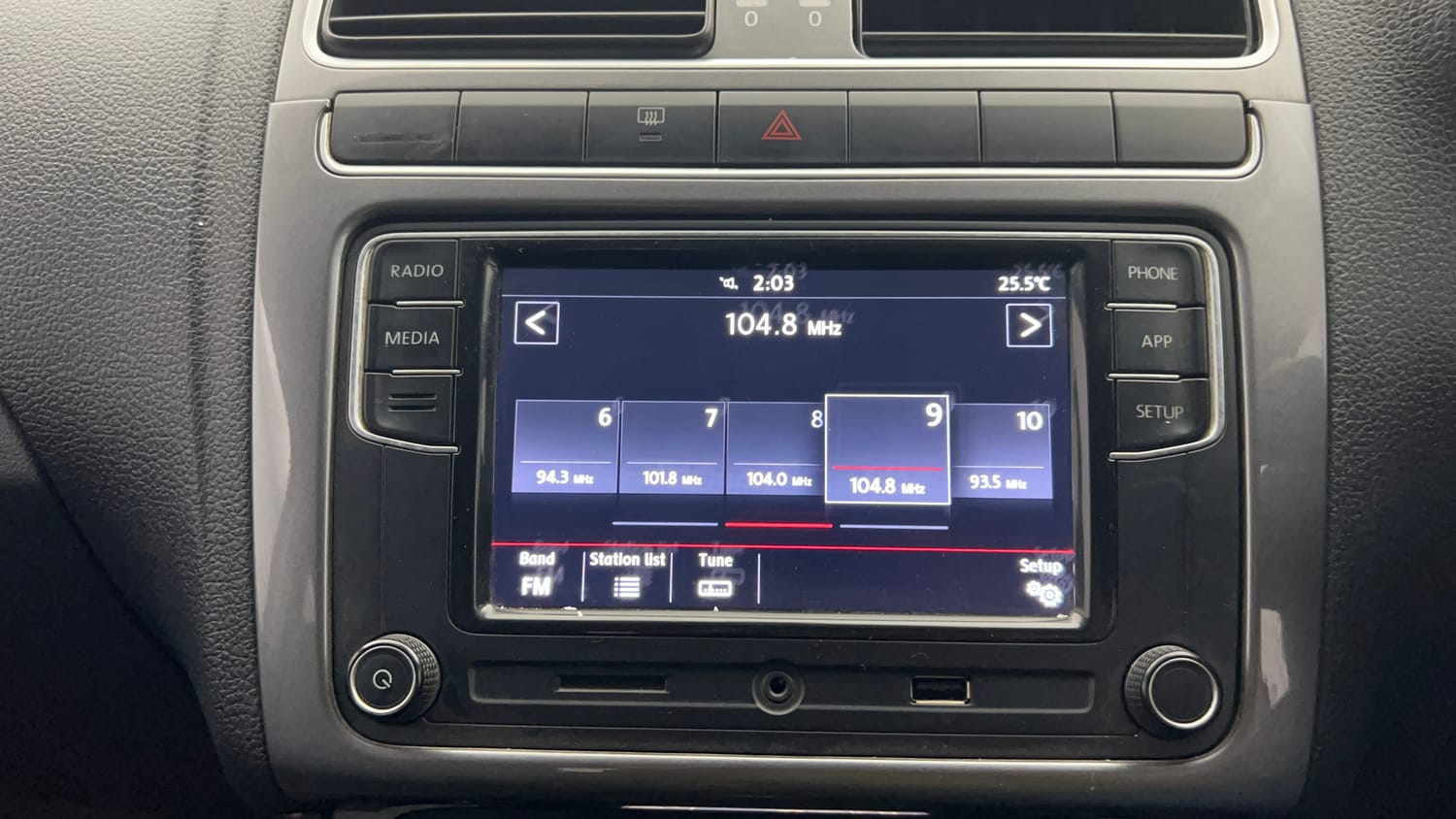 Used 2019 Volkswagen Polo Highline Plus 1.5 (D) 16 Alloy Diesel Manual top_features Touch screen infotainment system