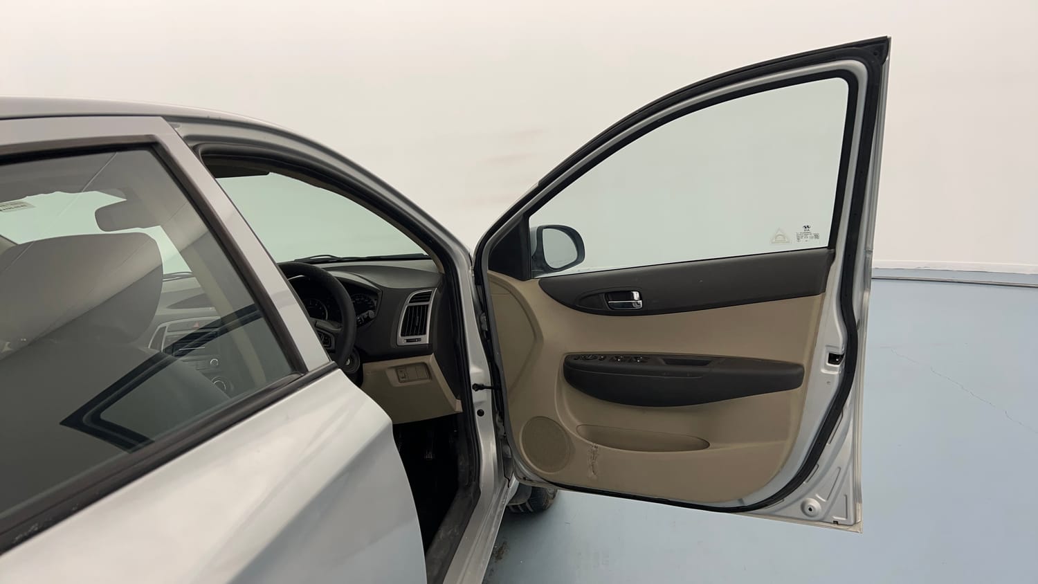 Used 2014 Hyundai i20 Sportz 1.2 Petrol Manual interior RIGHT FRONT DOOR OPEN VIEW