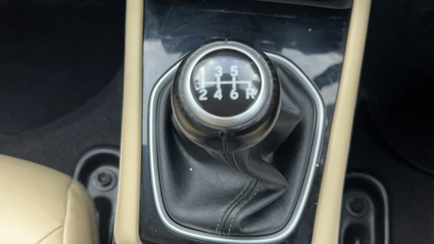 Used 2023 Honda City ZX Petrol MT Petrol Manual interior GEAR  KNOB VIEW