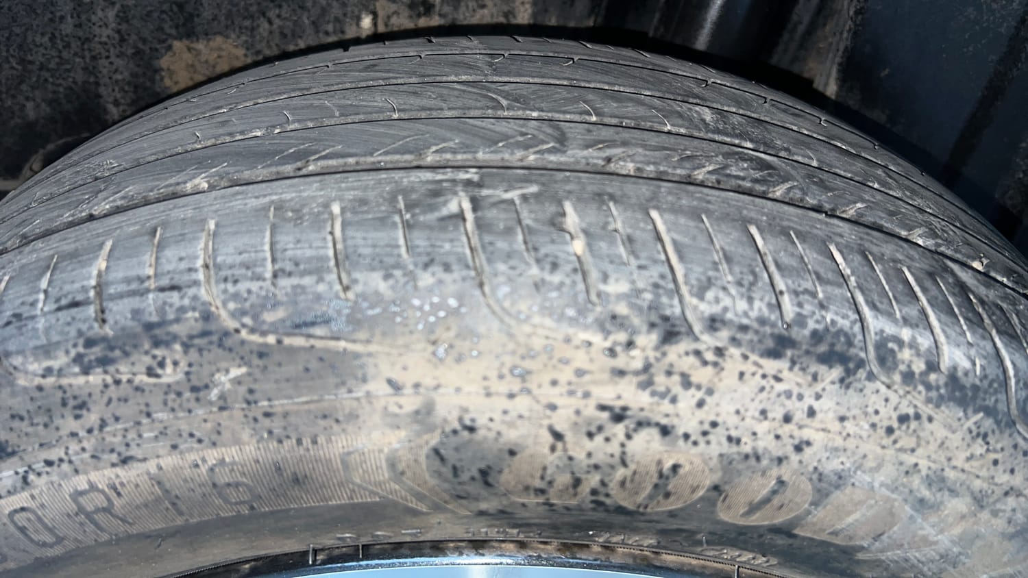 Used 2024 Maruti Suzuki Fronx Alpha 1.0L Turbo 6 AT Petrol Automatic tyres LEFT REAR TYRE TREAD VIEW