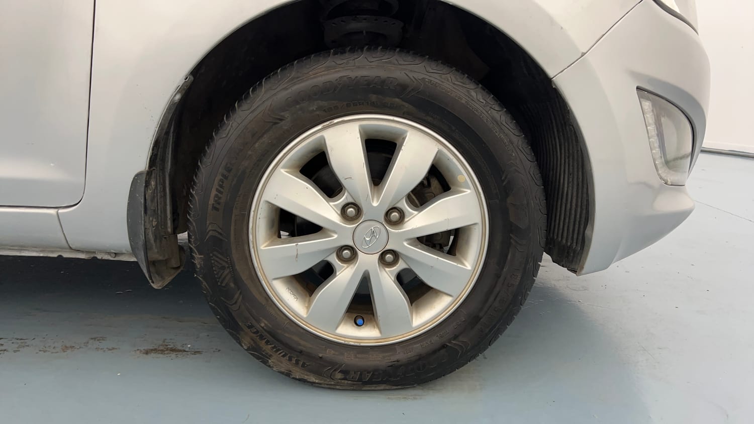 Used 2014 Hyundai i20 Sportz 1.2 Petrol Manual tyres RIGHT FRONT TYRE RIM VIEW
