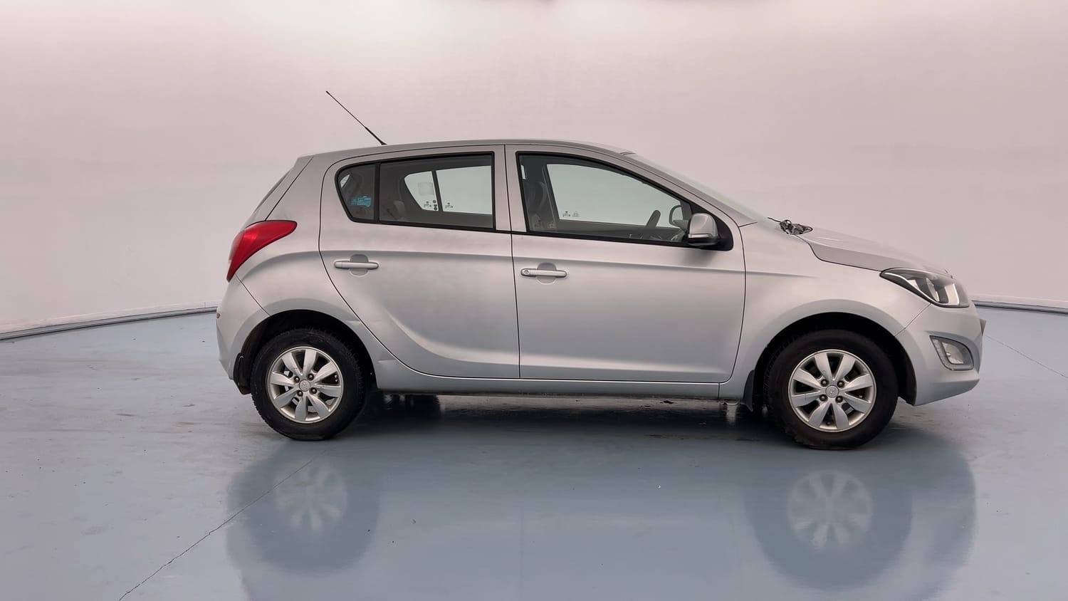 Used 2014 Hyundai i20 Sportz 1.2 Petrol Manual exterior RIGHT SIDE VIEW