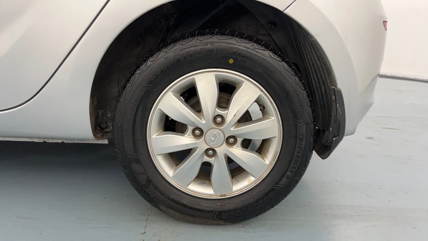 Used 2014 Hyundai i20 Sportz 1.2 Petrol Manual tyres LEFT REAR TYRE RIM VIEW