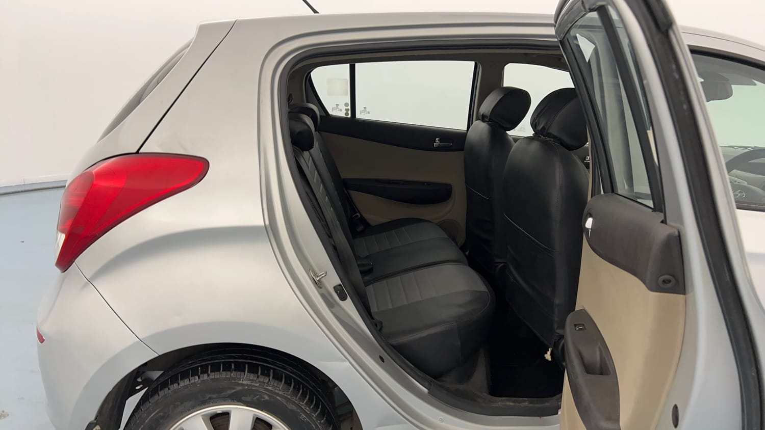 Used 2014 Hyundai i20 Sportz 1.2 Petrol Manual interior RIGHT SIDE REAR DOOR CABIN VIEW
