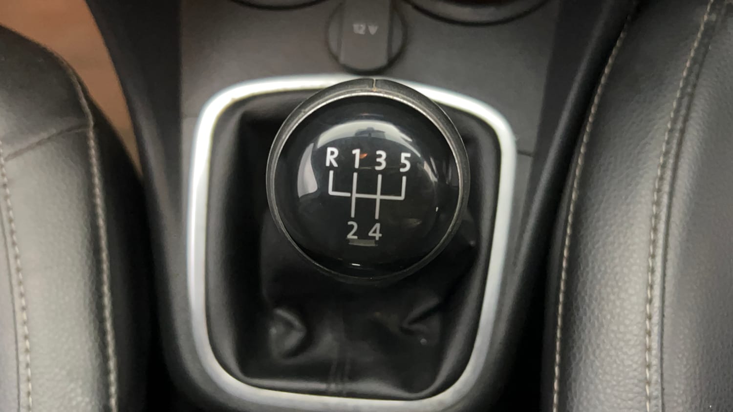 Used 2019 Volkswagen Polo Highline Plus 1.5 (D) 16 Alloy Diesel Manual interior GEAR  KNOB VIEW