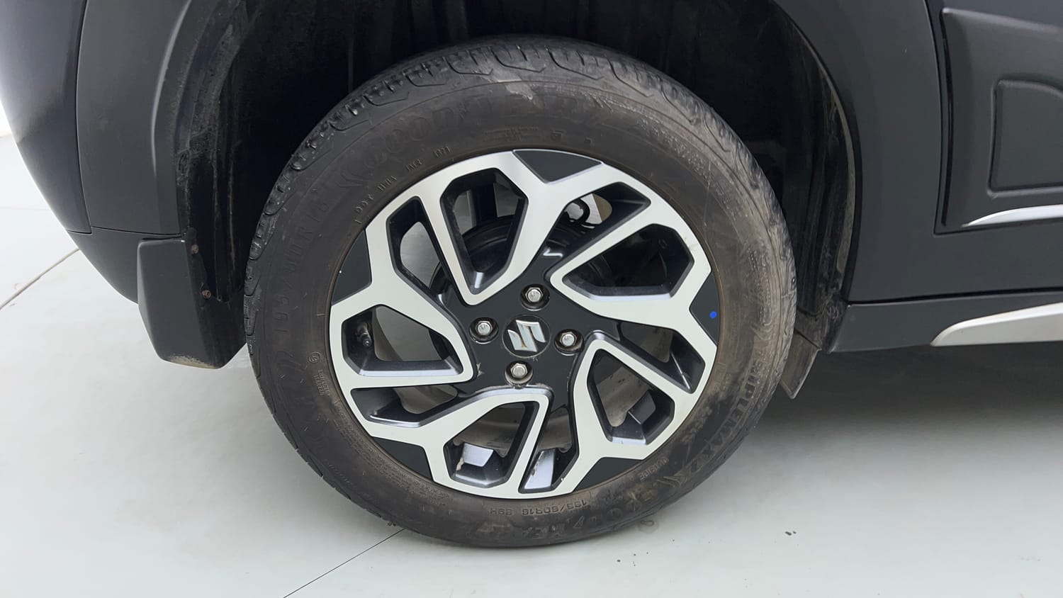 Used 2024 Maruti Suzuki Fronx Alpha 1.0L Turbo 6 AT Petrol Automatic tyres RIGHT REAR TYRE RIM VIEW