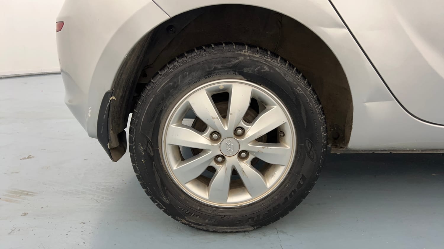 Used 2014 Hyundai i20 Sportz 1.2 Petrol Manual tyres RIGHT REAR TYRE RIM VIEW