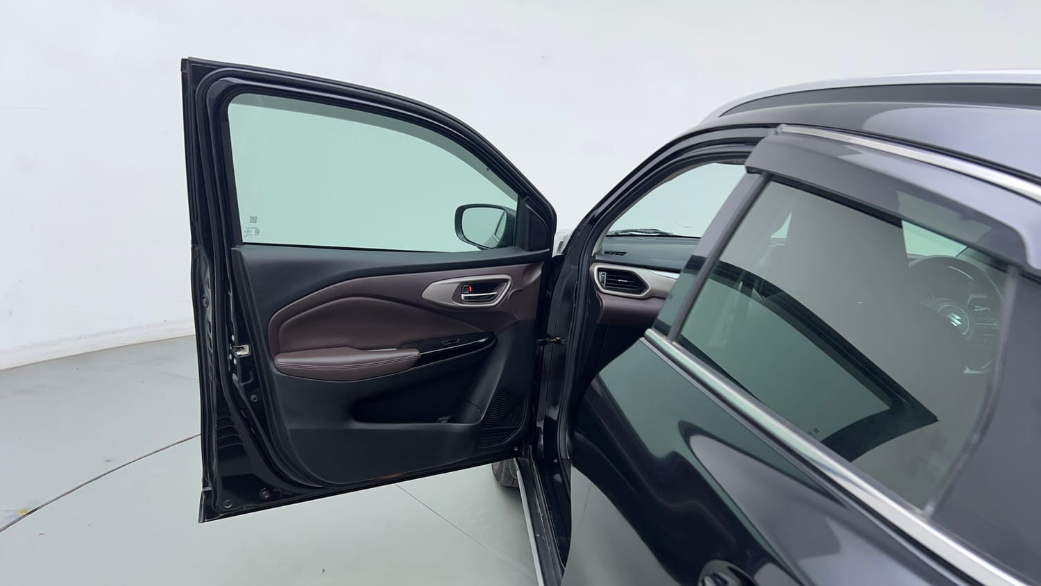 Used 2024 Maruti Suzuki Fronx Alpha 1.0L Turbo 6 AT Petrol Automatic interior LEFT FRONT DOOR OPEN VIEW