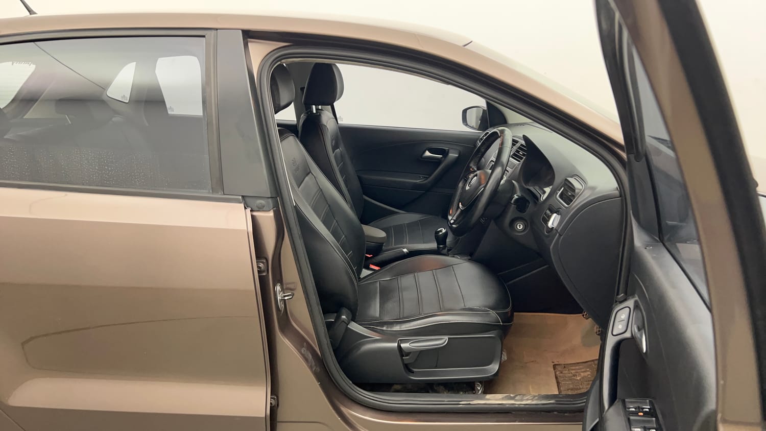 Used 2019 Volkswagen Polo Highline Plus 1.5 (D) 16 Alloy Diesel Manual interior RIGHT SIDE FRONT DOOR CABIN VIEW