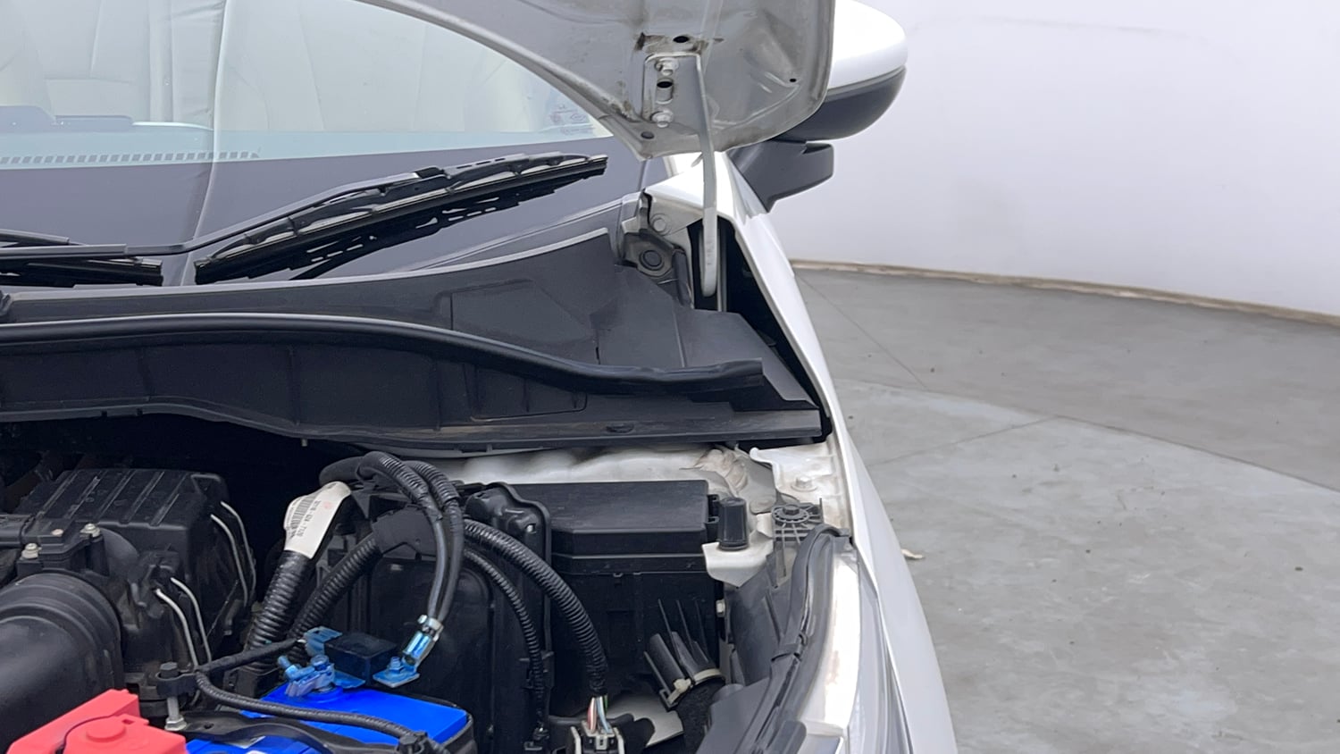 Used 2023 Honda City ZX Petrol MT Petrol Manual engine ENGINE LEFT SIDE HINGE & APRON VIEW