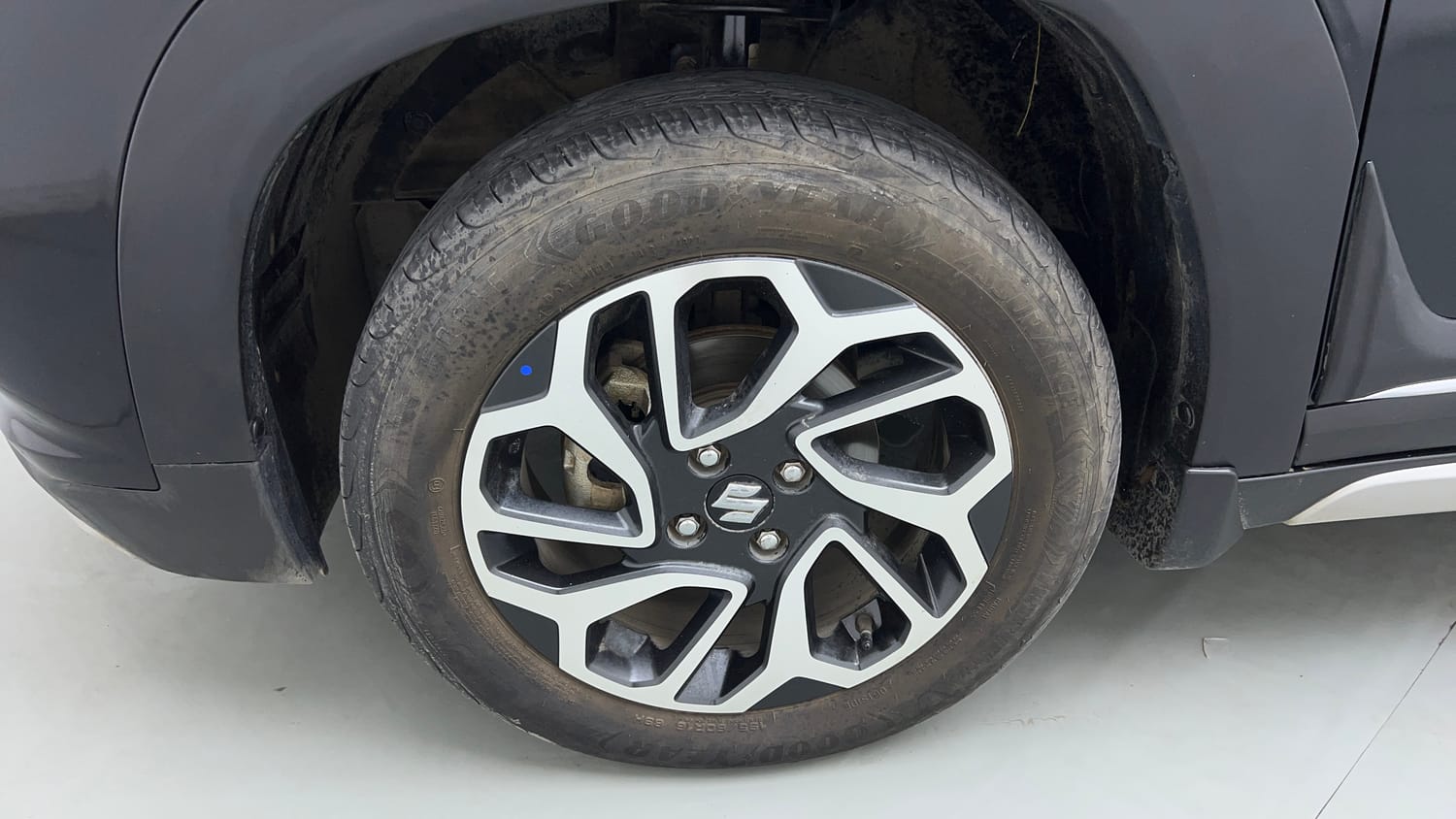 Used 2024 Maruti Suzuki Fronx Alpha 1.0L Turbo 6 AT Petrol Automatic tyres LEFT FRONT TYRE RIM VIEW