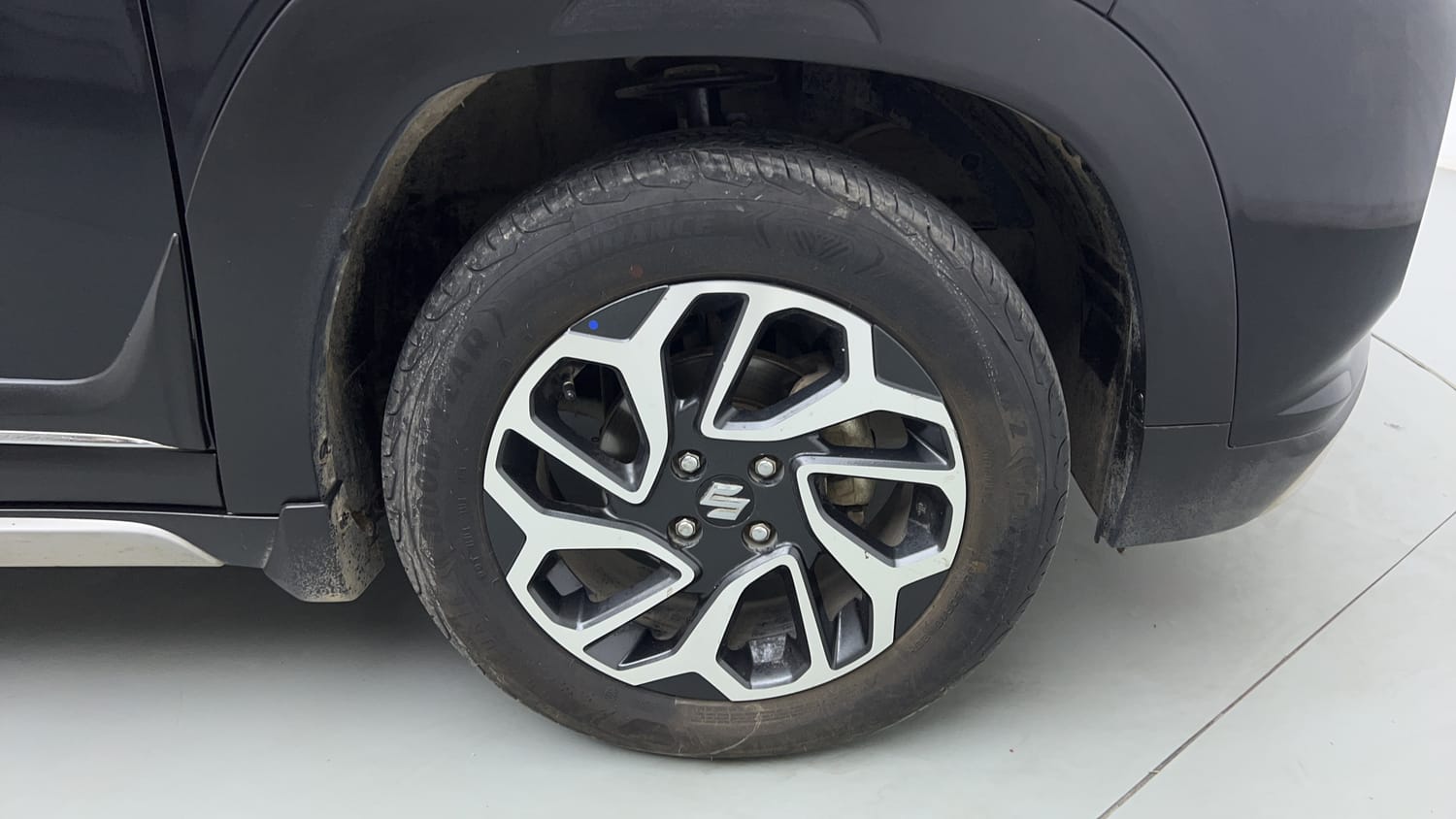 Used 2024 Maruti Suzuki Fronx Alpha 1.0L Turbo 6 AT Petrol Automatic tyres RIGHT FRONT TYRE RIM VIEW