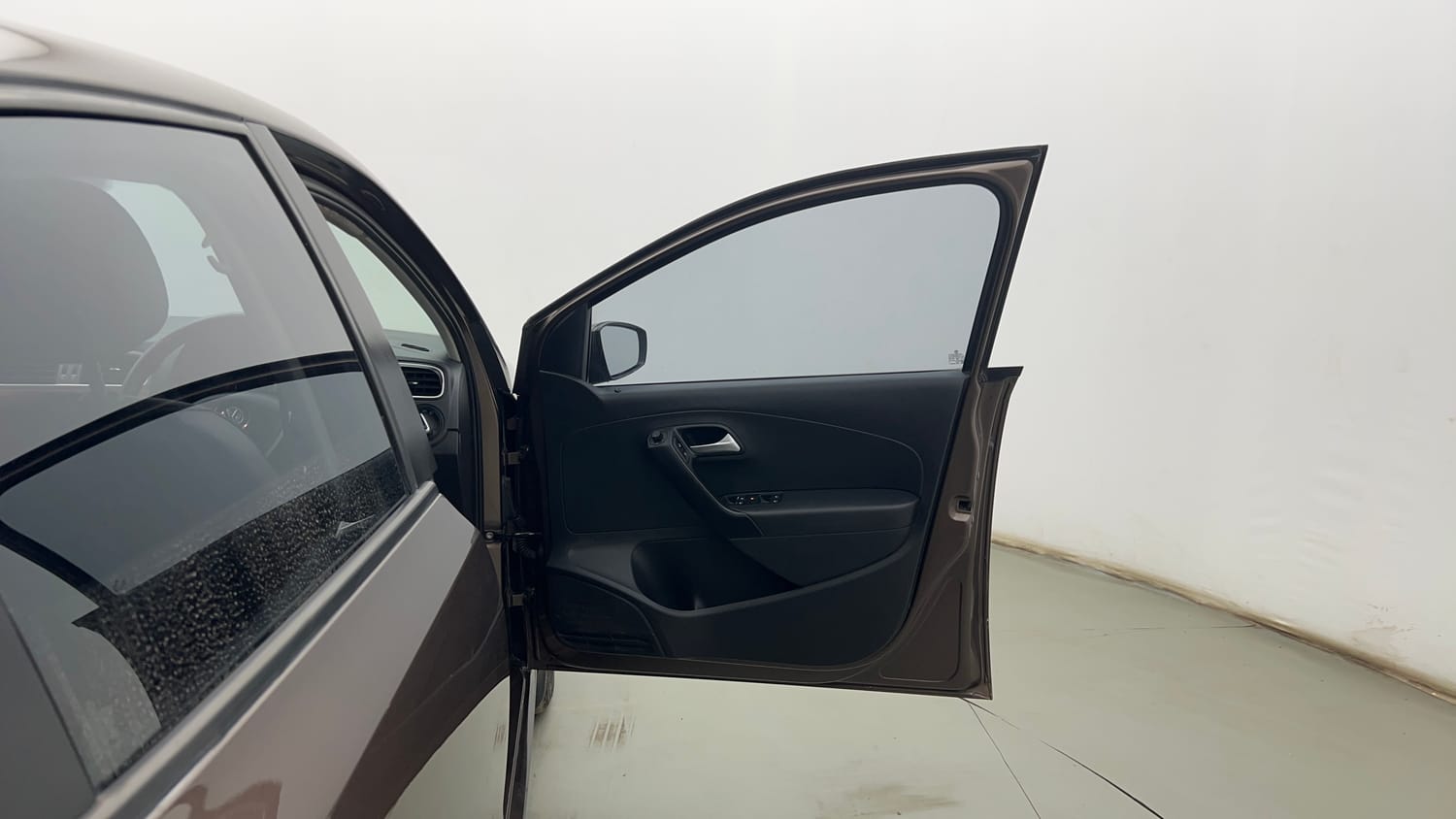 Used 2019 Volkswagen Polo Highline Plus 1.5 (D) 16 Alloy Diesel Manual interior RIGHT FRONT DOOR OPEN VIEW