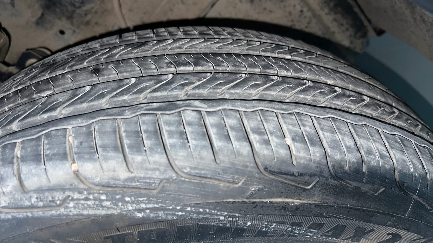 Used 2024 Maruti Suzuki Fronx Alpha 1.0L Turbo 6 AT Petrol Automatic tyres RIGHT FRONT TYRE TREAD VIEW