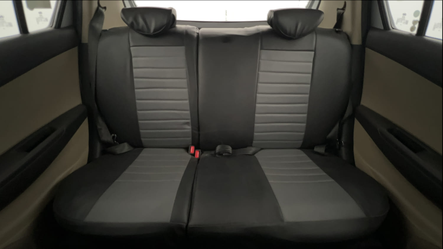 Used 2014 Hyundai i20 Sportz 1.2 Petrol Manual interior REAR SEAT CONDITION VIEW
