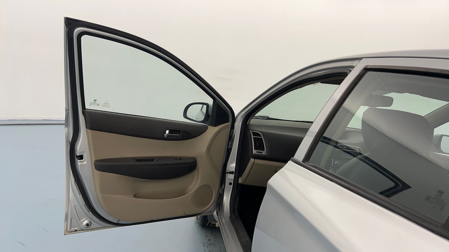 Used 2014 Hyundai i20 Sportz 1.2 Petrol Manual interior LEFT FRONT DOOR OPEN VIEW