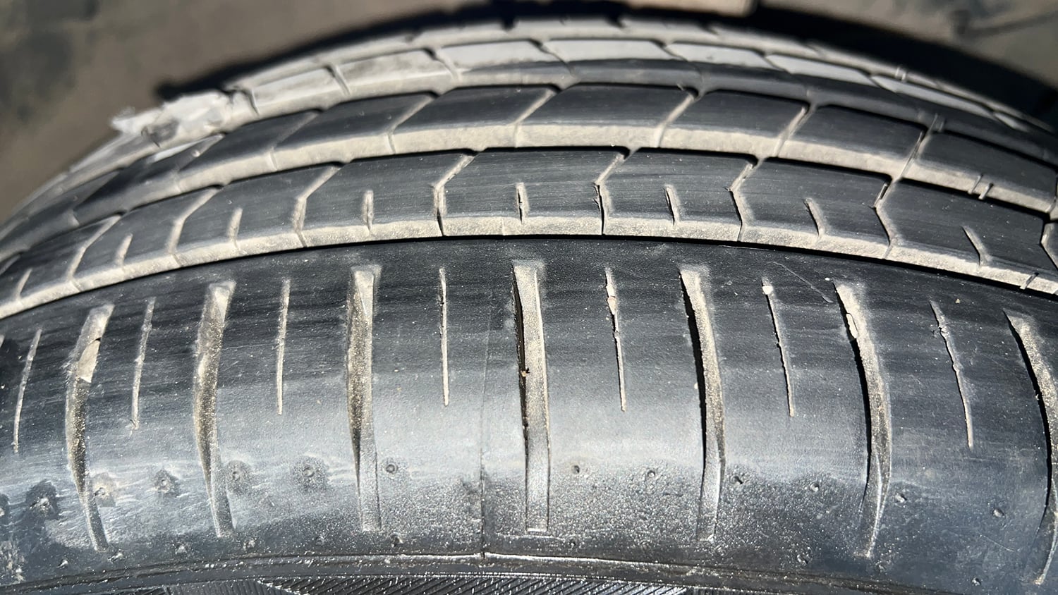 Used 2021 Maruti Suzuki Ciaz Alpha Hybrid 1.5 Petrol Manual tyres RIGHT FRONT TYRE TREAD VIEW