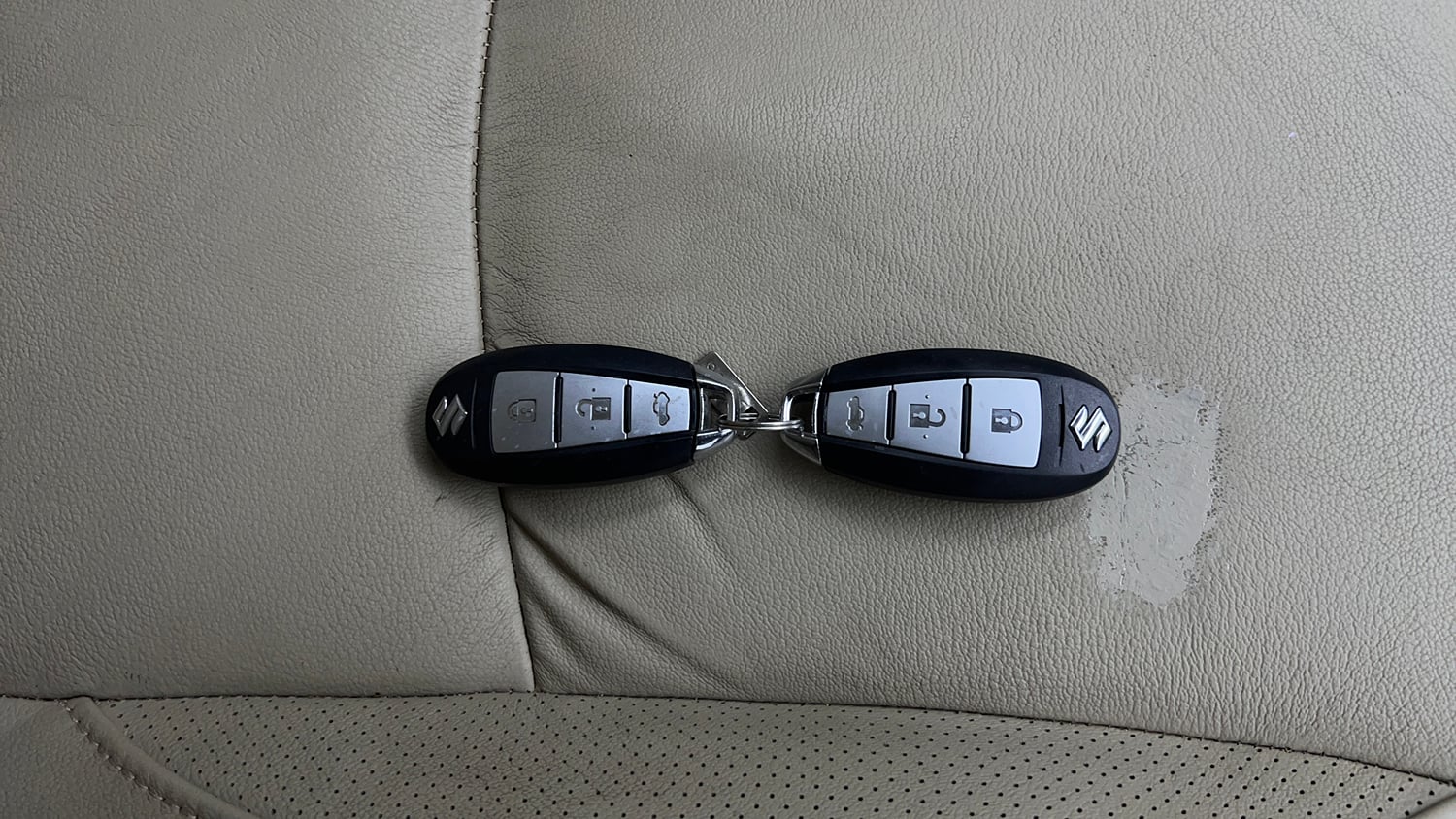 Used 2021 Maruti Suzuki Ciaz Alpha Hybrid 1.5 Petrol Manual extra CAR KEY VIEW