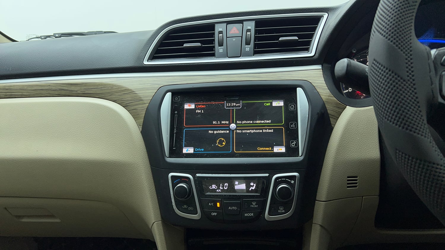 Used 2021 Maruti Suzuki Ciaz Alpha Hybrid 1.5 Petrol Manual top_features Touch screen infotainment system