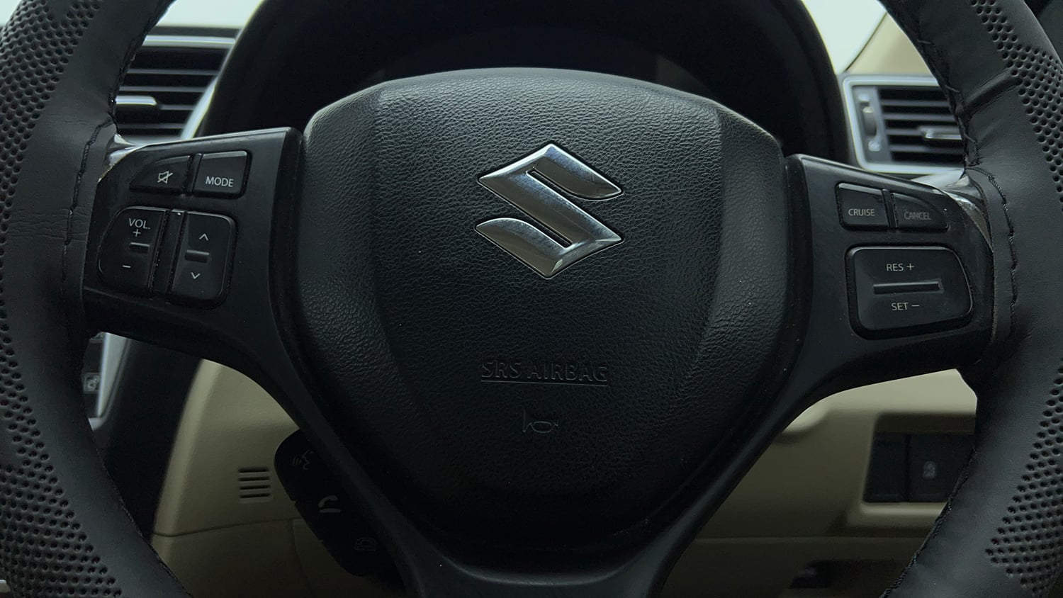 Used 2021 Maruti Suzuki Ciaz Alpha Hybrid 1.5 Petrol Manual top_features Airbags