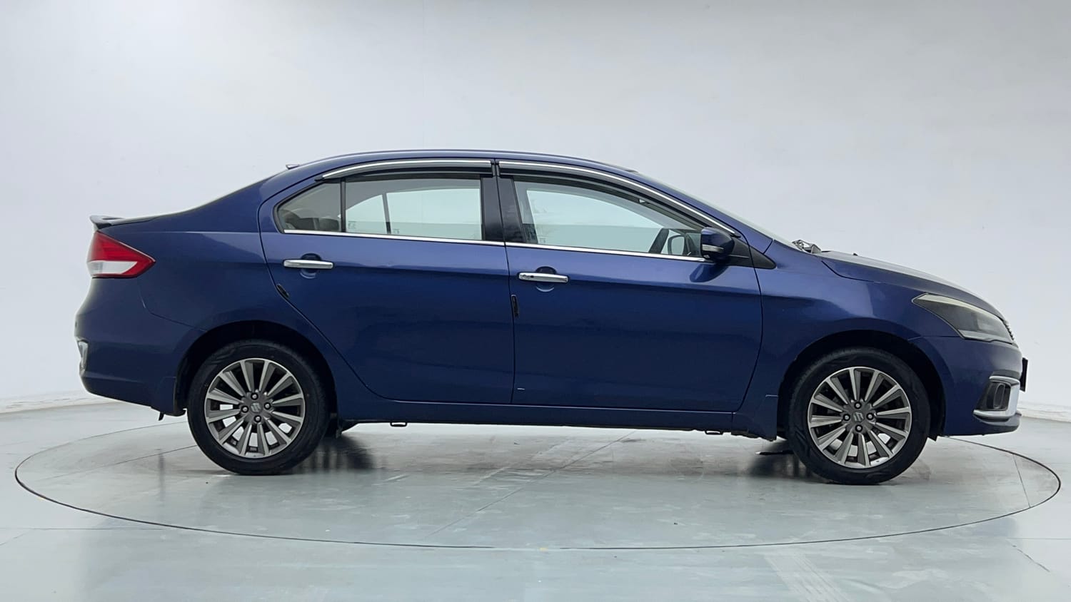 Used 2021 Maruti Suzuki Ciaz Alpha Hybrid 1.5 Petrol Manual exterior RIGHT SIDE VIEW