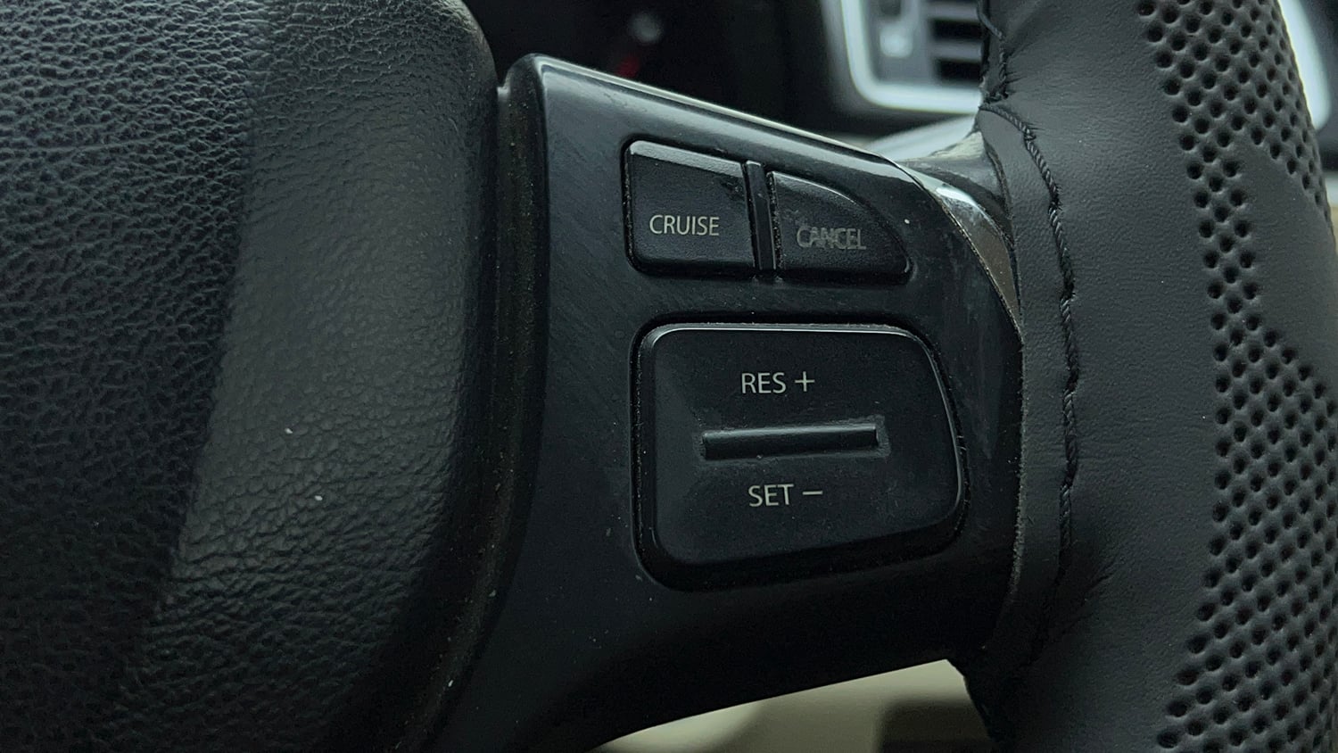 Used 2021 Maruti Suzuki Ciaz Alpha Hybrid 1.5 Petrol Manual top_features Cruise control